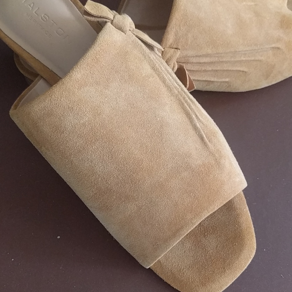 Suede slides